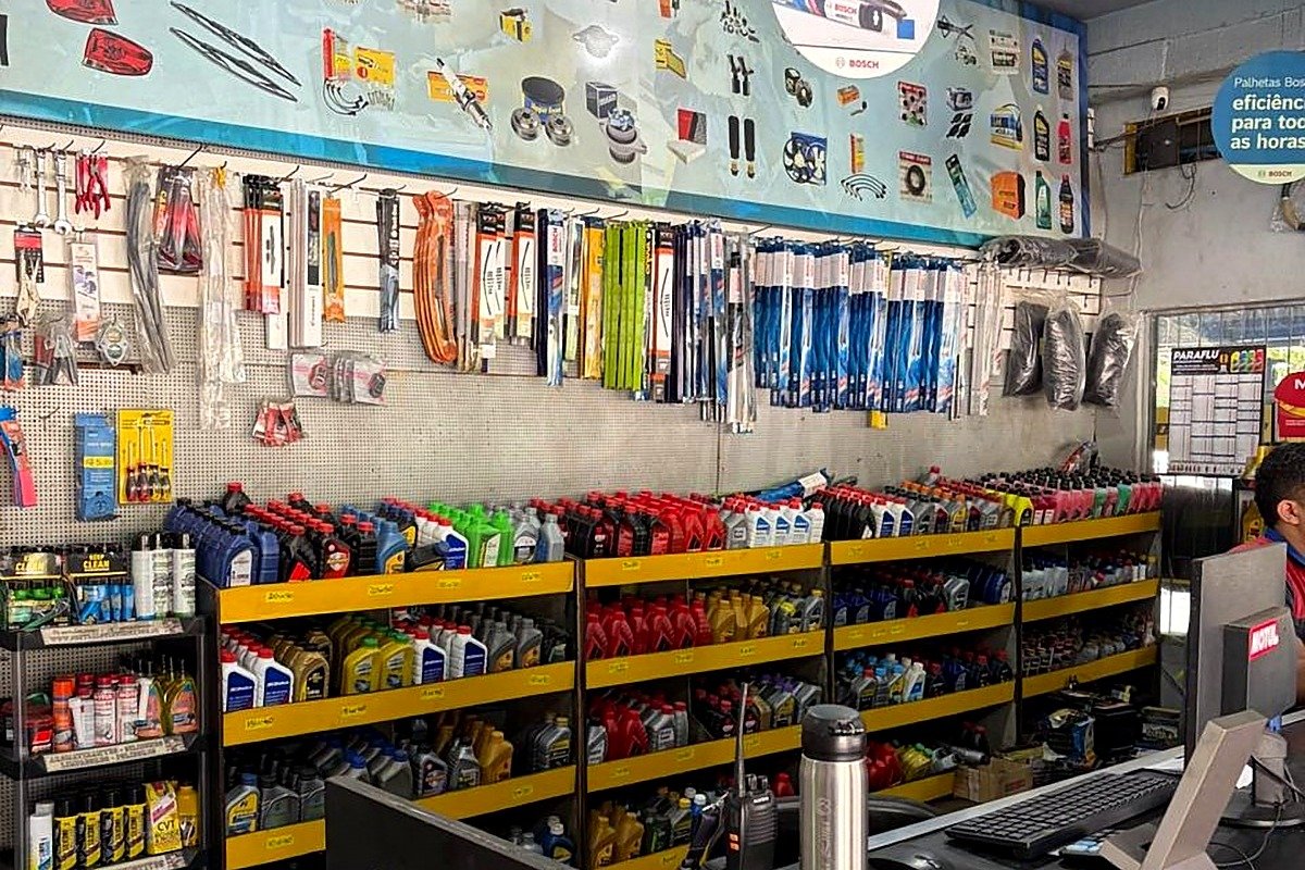 Estoque de autopeças e lubrificantes na JG Auto Center